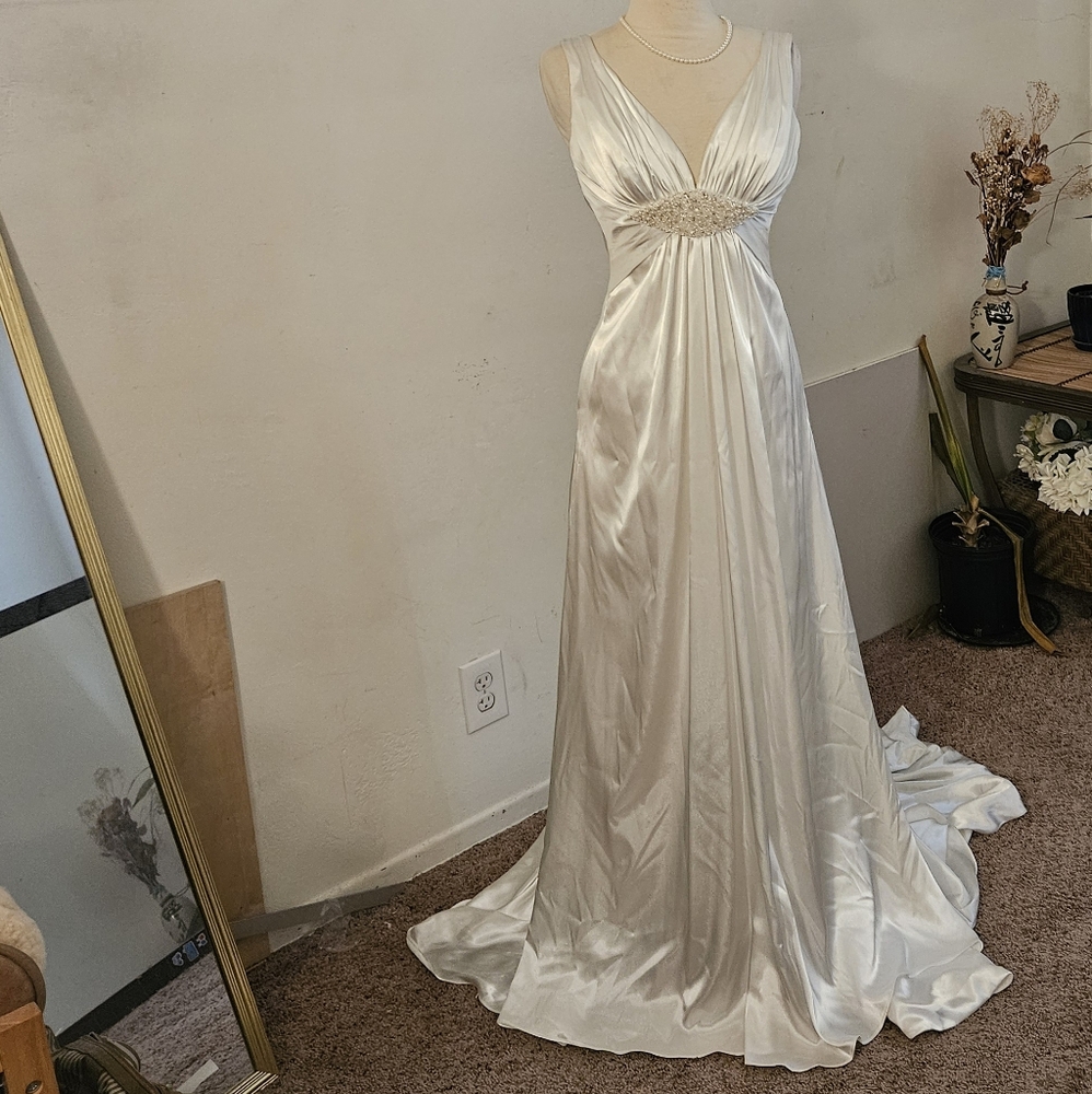 Gorgeous Maggie Sottero Silky Wedding Dress Beaded Open Back V-neck Train Size 8